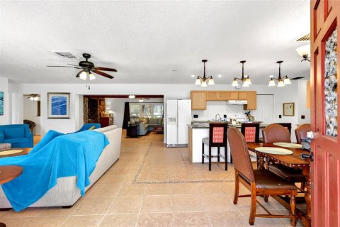 House in Hudson, Florida 4 bedrooms, 218.13 sq.m. № 2201272 - photo 5