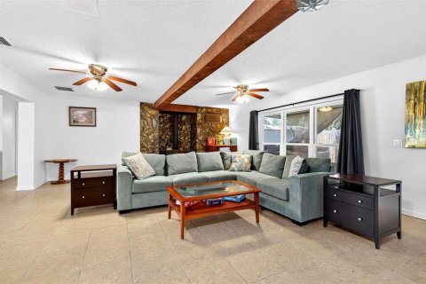 House in Hudson, Florida 4 bedrooms, 218.13 sq.m. № 2201272 - photo 18