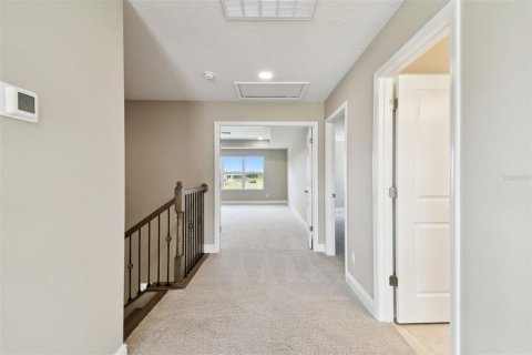 House in Zephyrhills, Florida 5 bedrooms, 349.41 sq.m. № 1379757 - photo 30