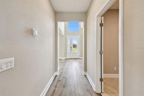 House in Zephyrhills, Florida 5 bedrooms, 349.41 sq.m. № 1379757 - photo 7