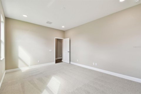 House in Zephyrhills, Florida 5 bedrooms, 349.41 sq.m. № 1379757 - photo 24