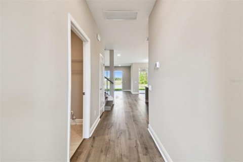 House in Zephyrhills, Florida 5 bedrooms, 349.41 sq.m. № 1379757 - photo 5