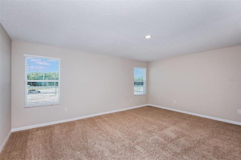 Villa ou maison à vendre à Zephyrhills, Floride: 5 chambres, 279.73 m2 № 2150283 - photo 5