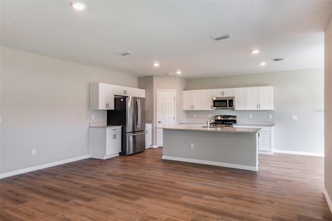 Villa ou maison à vendre à Zephyrhills, Floride: 5 chambres, 279.73 m2 № 2150283 - photo 8
