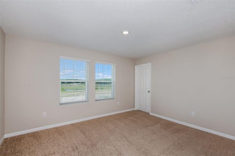 Villa ou maison à vendre à Zephyrhills, Floride: 5 chambres, 279.73 m2 № 2150283 - photo 12