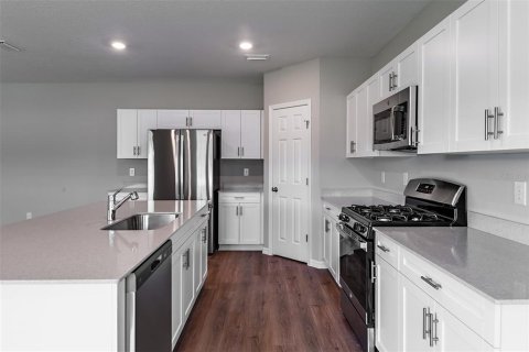 Villa ou maison à vendre à Zephyrhills, Floride: 5 chambres, 279.73 m2 № 2150283 - photo 9