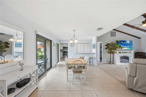Villa ou maison à vendre à Sarasota, Floride: 2 chambres, 127.65 m2 № 2142573 - photo 15