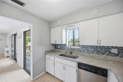 Villa ou maison à vendre à Sarasota, Floride: 2 chambres, 127.65 m2 № 2142573 - photo 27