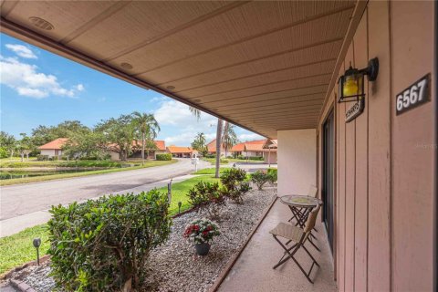 Villa ou maison à vendre à Sarasota, Floride: 2 chambres, 127.65 m2 № 2142573 - photo 6