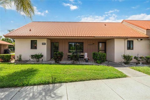 Villa ou maison à vendre à Sarasota, Floride: 2 chambres, 127.65 m2 № 2142573 - photo 2