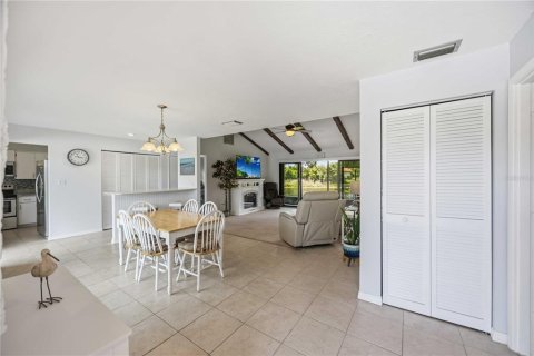 Villa ou maison à vendre à Sarasota, Floride: 2 chambres, 127.65 m2 № 2142573 - photo 16