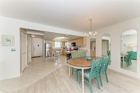 Villa ou maison à vendre à Bradenton, Floride: 2 chambres, 154.96 m2 № 2196113 - photo 15