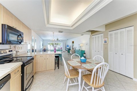 Villa ou maison à vendre à Bradenton, Floride: 2 chambres, 154.96 m2 № 2196113 - photo 12