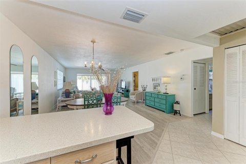 Villa ou maison à vendre à Bradenton, Floride: 2 chambres, 154.96 m2 № 2196113 - photo 13