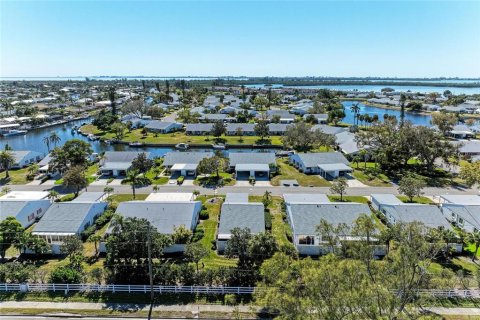 Villa ou maison à vendre à Bradenton, Floride: 2 chambres, 154.96 m2 № 2196113 - photo 4
