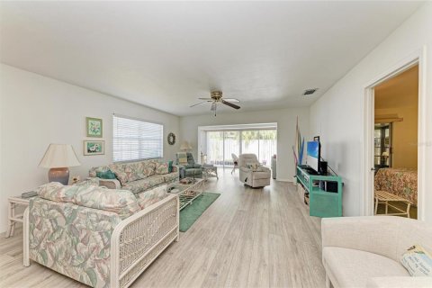 Villa ou maison à vendre à Bradenton, Floride: 2 chambres, 154.96 m2 № 2196113 - photo 17