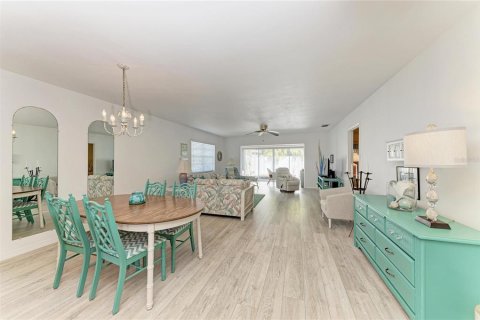 Villa ou maison à vendre à Bradenton, Floride: 2 chambres, 154.96 m2 № 2196113 - photo 14