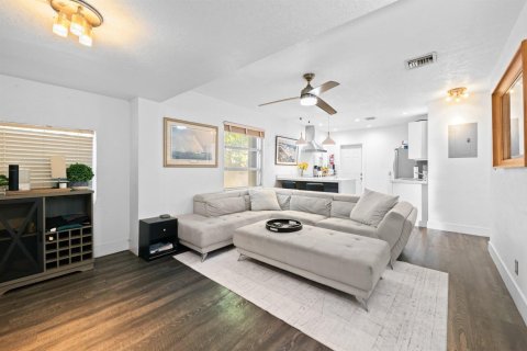 House in Fort Lauderdale, Florida 3 bedrooms, 93.83 sq.m. № 2081618 - photo 3