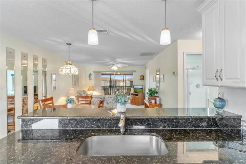 Condo in Punta Gorda, Florida, 2 bedrooms  № 1679671 - photo 5