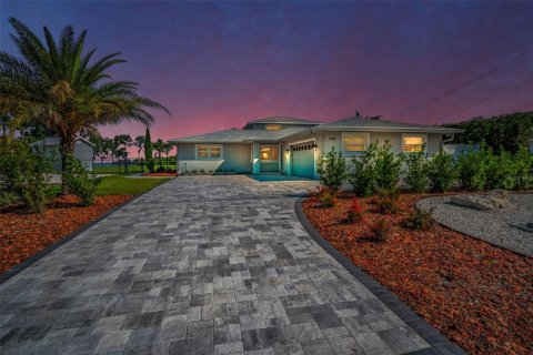Casa en venta en Tarpon Springs, Florida, 3 dormitorios, 231.88 m2 № 1747784 - foto 2