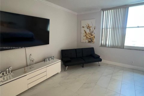 Купить кондоминиум в Холливуд, Флорида 45.24м2, № 1935476 - фото 16