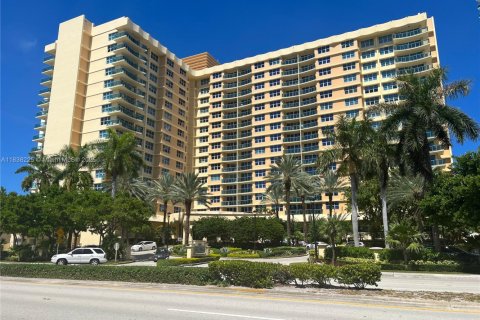 Купить кондоминиум в Холливуд, Флорида 45.24м2, № 1935476 - фото 2