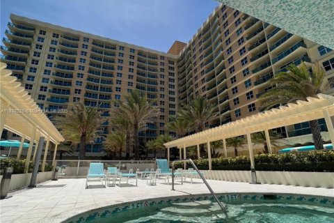 Купить кондоминиум в Холливуд, Флорида 45.24м2, № 1935476 - фото 11