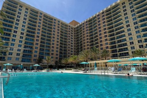 Купить кондоминиум в Холливуд, Флорида 45.24м2, № 1935476 - фото 15