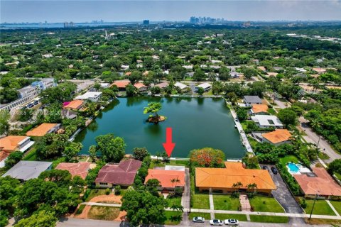 House in Miami Shores, Florida 3 bedrooms, 283.17 sq.m. № 2242636 - photo 22