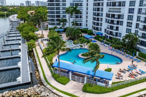 Copropriété à vendre à Aventura, Floride: 2 chambres, 126.81 m2 № 2076470 - photo 18