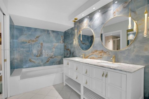 Copropriété à vendre à Aventura, Floride: 2 chambres, 126.81 m2 № 2076470 - photo 6