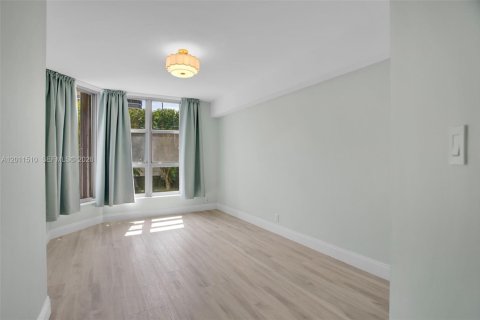 Copropriété à vendre à Aventura, Floride: 2 chambres, 126.81 m2 № 2076470 - photo 7