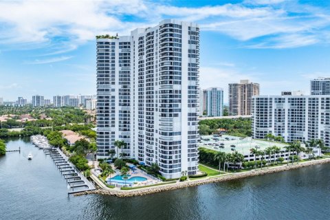 Copropriété à vendre à Aventura, Floride: 2 chambres, 126.81 m2 № 2076470 - photo 17