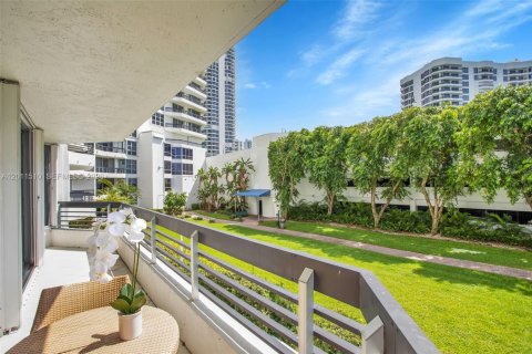 Copropriété à vendre à Aventura, Floride: 2 chambres, 126.81 m2 № 2076470 - photo 12