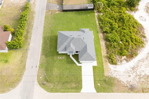 Casa en venta en Lehigh Acres, Florida, 3 dormitorios, 148.64 m2 № 1882465 - foto 12