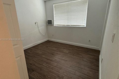 Снять в аренду виллу или дом в Майами, Флорида 4 спальни, 179.3м2, № 1944062 - фото 8