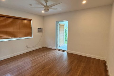 Снять в аренду виллу или дом в Майами, Флорида 4 спальни, 179.3м2, № 1944062 - фото 19