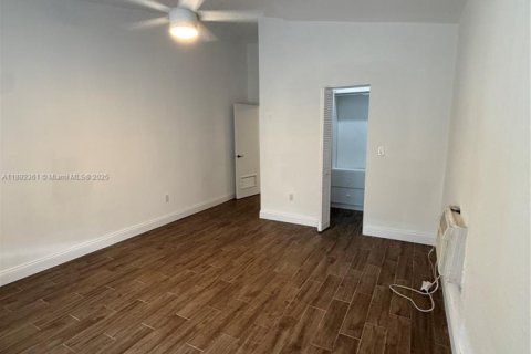 Снять в аренду виллу или дом в Майами, Флорида 4 спальни, 179.3м2, № 1944062 - фото 6