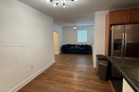 Снять в аренду виллу или дом в Майами, Флорида 4 спальни, 179.3м2, № 1944062 - фото 3