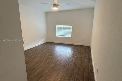 Снять в аренду виллу или дом в Майами, Флорида 4 спальни, 179.3м2, № 1944062 - фото 5