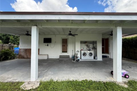 Снять в аренду виллу или дом в Майами, Флорида 4 спальни, 179.3м2, № 1944062 - фото 16