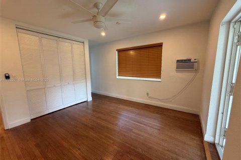 Снять в аренду виллу или дом в Майами, Флорида 4 спальни, 179.3м2, № 1944062 - фото 12