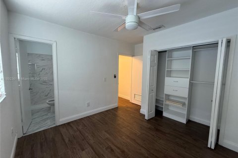 Снять в аренду виллу или дом в Майами, Флорида 4 спальни, 179.3м2, № 1944062 - фото 9