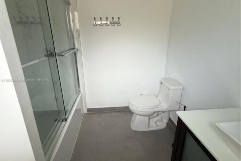 Снять в аренду виллу или дом в Майами, Флорида 4 спальни, 179.3м2, № 1944062 - фото 21