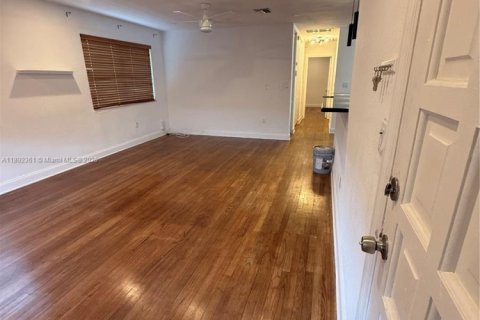 Снять в аренду виллу или дом в Майами, Флорида 4 спальни, 179.3м2, № 1944062 - фото 1