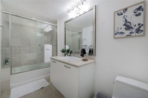 Copropriété à louer à Miami Beach, Floride: 1 chambre, 76.09 m2 № 2253402 - photo 20