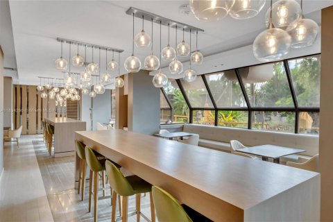 Condo in Miami Beach, Florida, 2 bedrooms  № 2154418 - photo 25