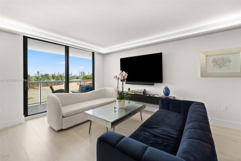 Condo in Miami Beach, Florida, 2 bedrooms  № 2154418 - photo 6