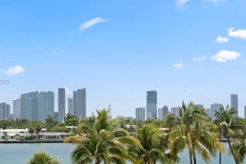 Condo in Miami Beach, Florida, 2 bedrooms  № 2154418 - photo 5