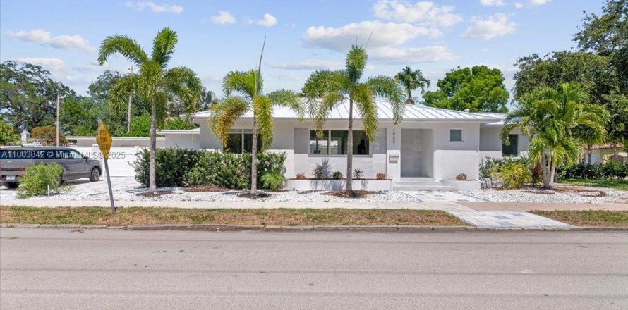 Дом в Холливуд, Флорида 3 спальни, 206.34м2 № 2034553